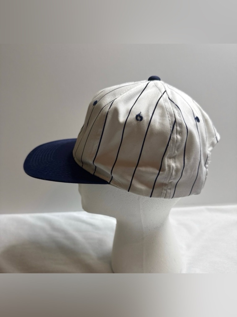 Baseball cap - Picture 4 of 4